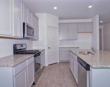 5735 Aurora Greens Lane - Photo Thumbnail 5