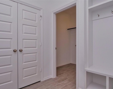 5735 Aurora Greens Lane - Photo Thumbnail 11