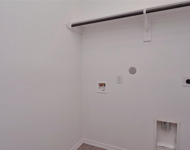 5735 Aurora Greens Lane - Photo Thumbnail 15