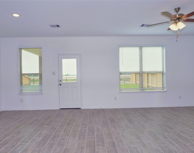 5735 Aurora Greens Lane - Photo Thumbnail 6