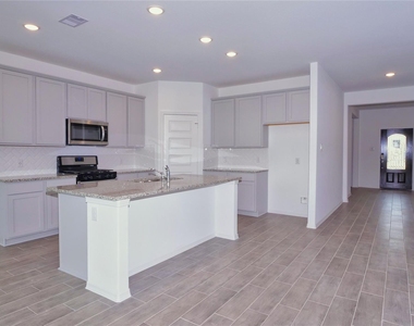 5735 Aurora Greens Lane - Photo Thumbnail 3