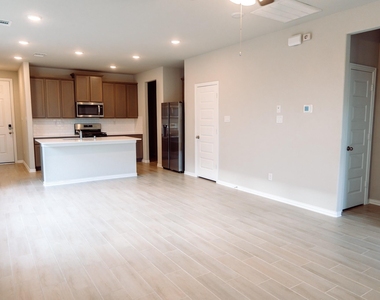 27015 Bel Air Point Lane - Photo Thumbnail 7
