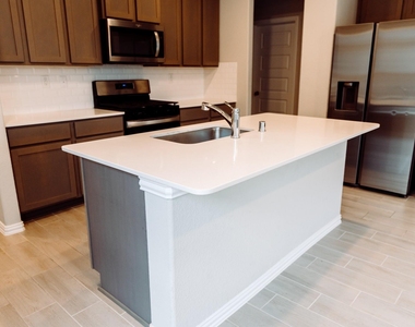 27015 Bel Air Point Lane - Photo Thumbnail 2