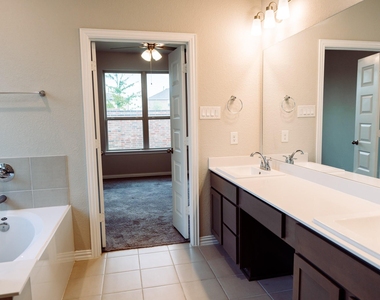 27015 Bel Air Point Lane - Photo Thumbnail 12