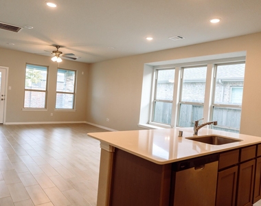 27015 Bel Air Point Lane - Photo Thumbnail 10