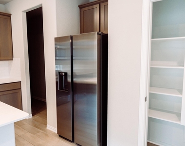 27015 Bel Air Point Lane - Photo Thumbnail 4