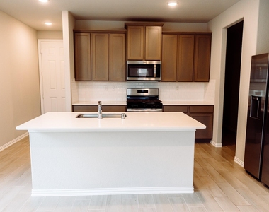 27015 Bel Air Point Lane - Photo Thumbnail 3