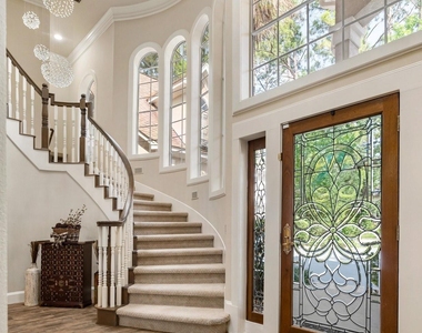 162 N Taylor Point Drive - Photo Thumbnail 2