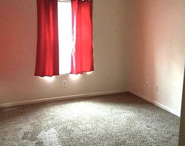 306 Bush Drive - Photo Thumbnail 9