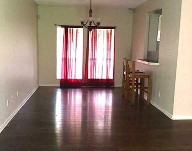 306 Bush Drive - Photo Thumbnail 3