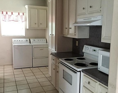 306 Bush Drive - Photo Thumbnail 8
