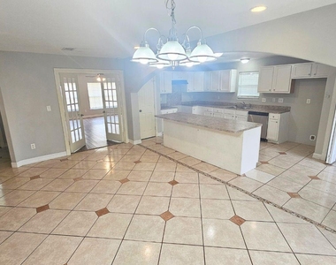 9526 Golden Wood Lane - Photo Thumbnail 7