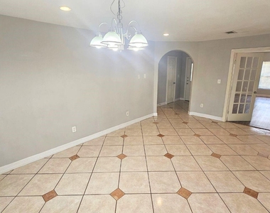 9526 Golden Wood Lane - Photo Thumbnail 8