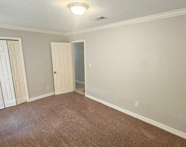 9526 Golden Wood Lane - Photo Thumbnail 12