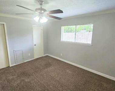 9526 Golden Wood Lane - Photo Thumbnail 15
