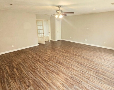 9526 Golden Wood Lane - Photo Thumbnail 3
