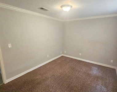 9526 Golden Wood Lane - Photo Thumbnail 11