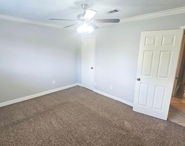 9526 Golden Wood Lane - Photo Thumbnail 17