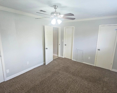 9526 Golden Wood Lane - Photo Thumbnail 18