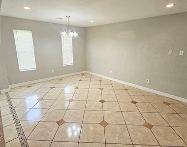 9526 Golden Wood Lane - Photo Thumbnail 5