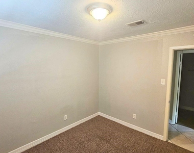 9526 Golden Wood Lane - Photo Thumbnail 16