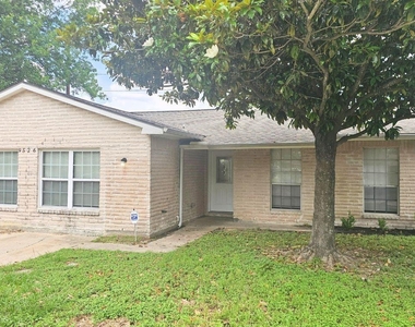 9526 Golden Wood Lane - Photo Thumbnail 1