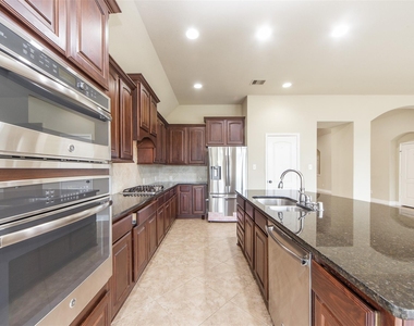 27106 Cross Pointe Court - Photo Thumbnail 12