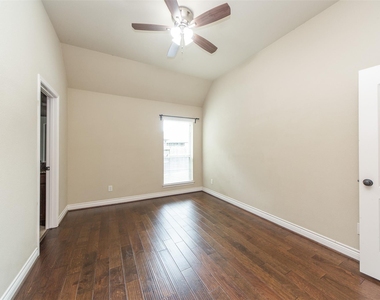 27106 Cross Pointe Court - Photo Thumbnail 24