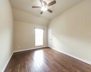 27106 Cross Pointe Court - Photo Thumbnail 22