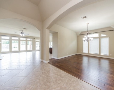 27106 Cross Pointe Court - Photo Thumbnail 6