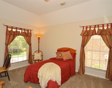4103 Walnut Pond Drive - Photo Thumbnail 5