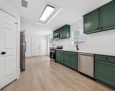 1834 Shadow Rock Drive - Photo Thumbnail 9