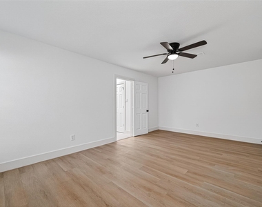 1834 Shadow Rock Drive - Photo Thumbnail 32