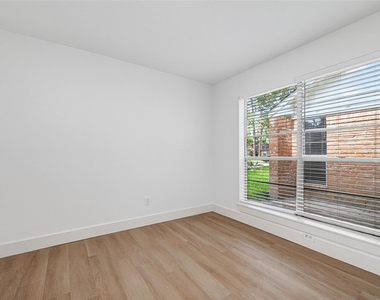 1834 Shadow Rock Drive - Photo Thumbnail 6