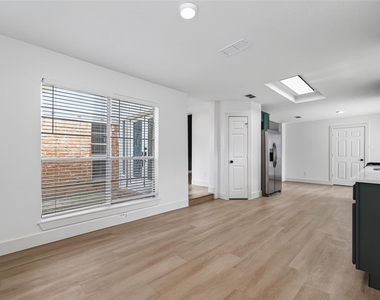 1834 Shadow Rock Drive - Photo Thumbnail 8