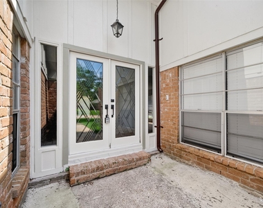 1834 Shadow Rock Drive - Photo Thumbnail 4