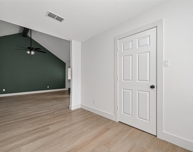 1834 Shadow Rock Drive - Photo Thumbnail 14