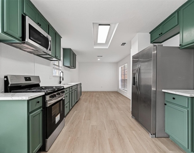 1834 Shadow Rock Drive - Photo Thumbnail 11