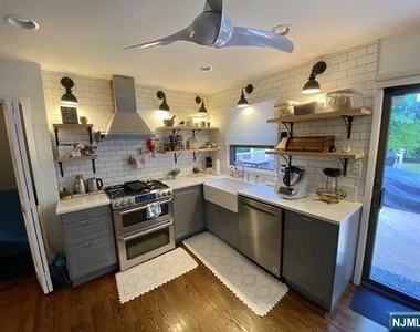 212 Delmar - Photo Thumbnail 6