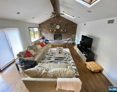 212 Delmar - Photo Thumbnail 9