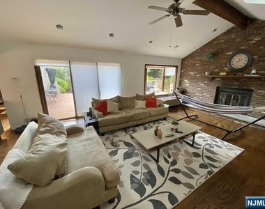 212 Delmar - Photo Thumbnail 8