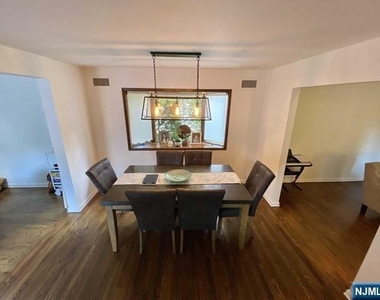 212 Delmar - Photo Thumbnail 4