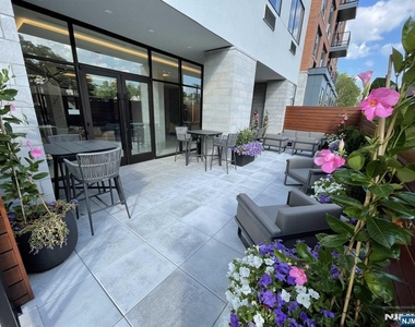 470 Main - Photo Thumbnail 6
