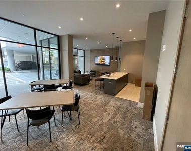 470 Main - Photo Thumbnail 4