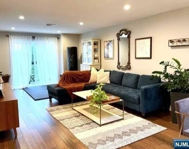 99 Teaneck - Photo Thumbnail 1