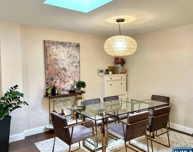 99 Teaneck - Photo Thumbnail 3