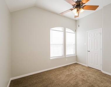 3806 Teal Maple Court - Photo Thumbnail 8