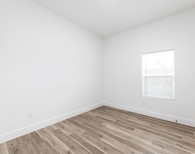 9727 Stedman Street - Photo Thumbnail 5