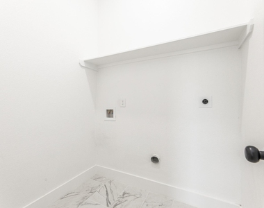 9727 Stedman Street - Photo Thumbnail 7