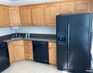 2388 Quill - Photo Thumbnail 4